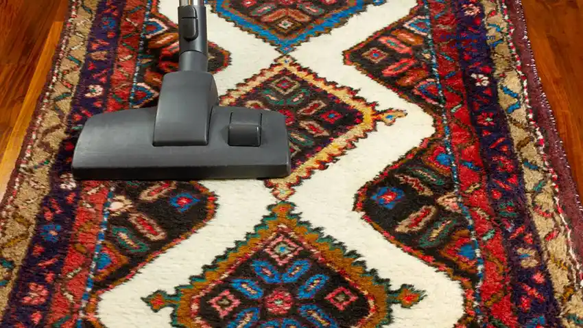 گردگیری فرش در قالیشویی پاسداران سیاوش
